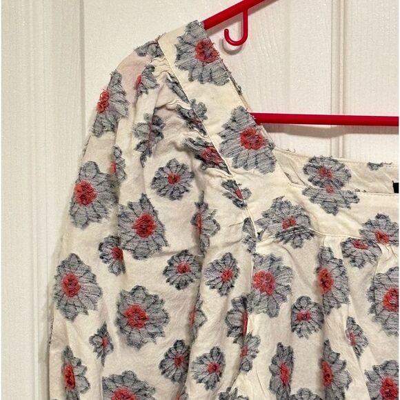 Ann Taylor Factory | Women’s White Blue Floral Oversized Short Sleeve Blouse - Picture 4 of 15